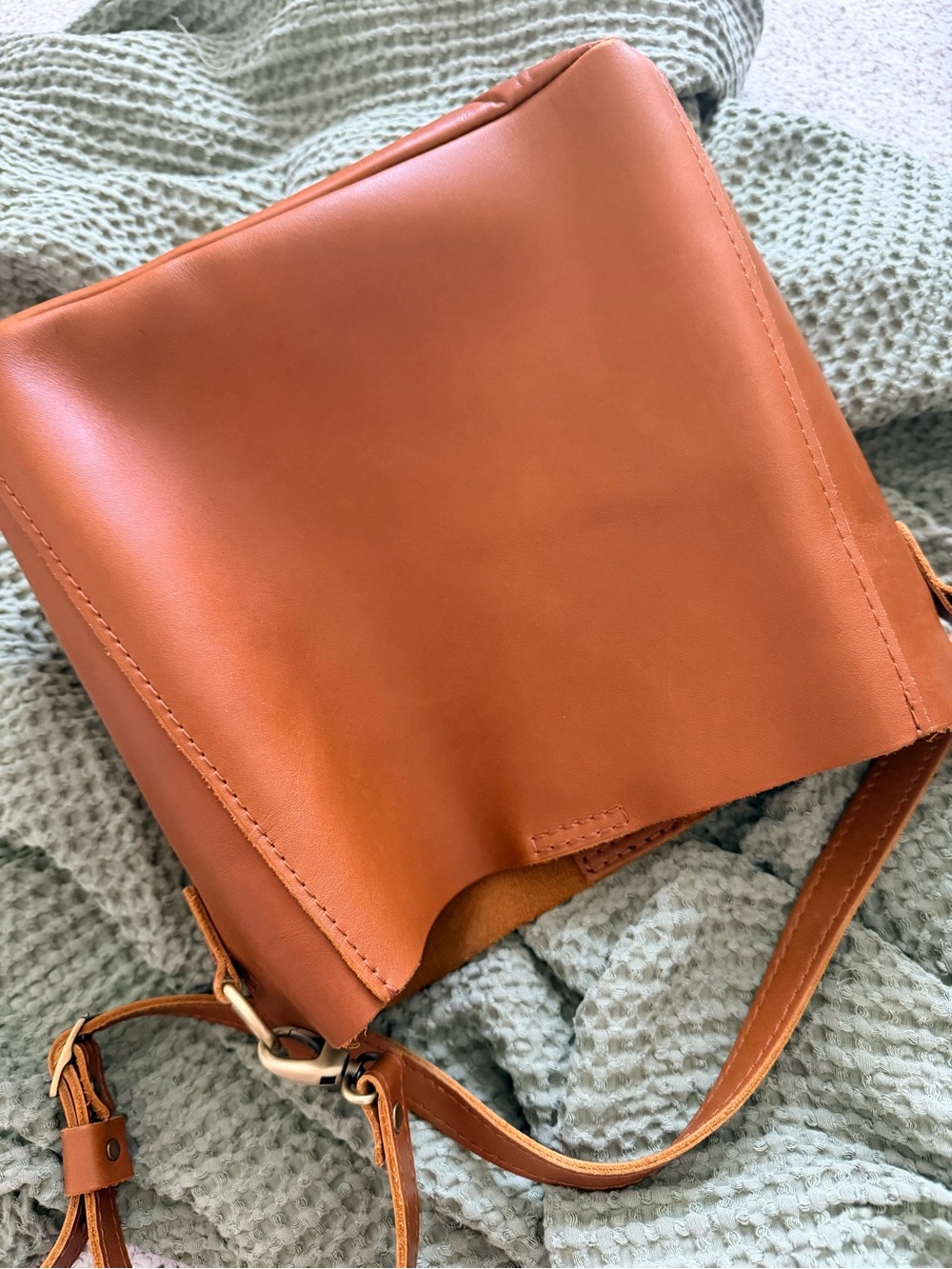 Portland Leather Butterfly Bucket Bag - Honey - Picture 6 of 8